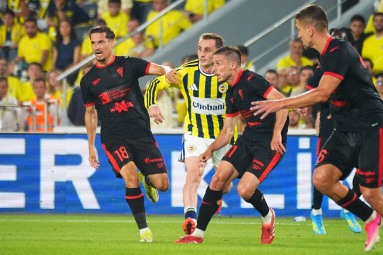 ISTANBUL, TURKEY - JULY 21: Kerem Akturkoglu 9 of Fenerbahce and Lukas Sadilek 18, Michal Sacek 61 of Gornik Zabrze battle for the ball during the UEFA Champions League 2026/27 second qualifying round first leg match between Fenerbahce SK and Gornik Zabrze at Fenerbahce Chobani Stadium on July 21, 2026 in Istanbul, Turkey. Istanbul Chobani Stadium Turkey Copyright: xSeskimPhotox FBahce-GZabrze 38
2026.07.21 Stambul
pilka nozna , liga mistrzow
Fenerbahce Stambul - Gornik Zabrze
Foto IMAGO/PressFocus

!!! POLAND ONLY !!!