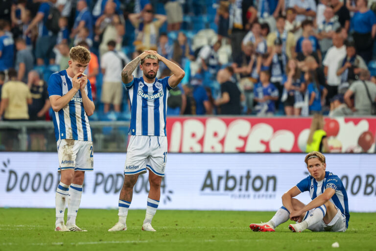 2026.07.29 Poznan
Pilka nozna Liga Mistrzów 2 runda kwalifikacji sezon 2026/2027
Lech Poznan - AGF Aarhus
N/z smutek porazka Antoni Kozubal Wojciech Monka Allahyar Sayyadmanesh 
Foto Pawel Jaskolka / PressFocus

2026.07.29 Poznan
Football Champions League 2nd qualifying round season 2026/2027
Lech Poznan - AGF Aarhus
Credit: Pawel Jaskolka / PressFocus