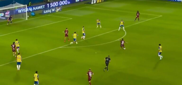 Cudowny gol w Ekstraklasie! Ależ przymierzył [WIDEO]