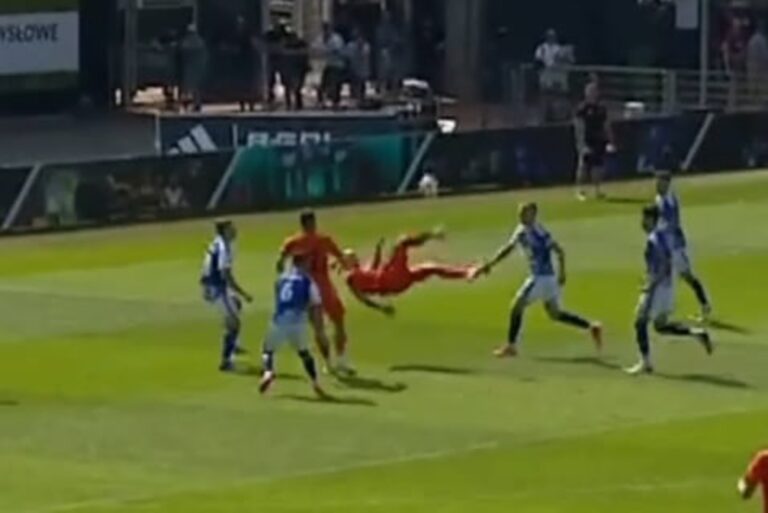 Gol sezonu już w 1. kolejce! Kosmiczna przewrotka w Betclic 1. Lidze [WIDEO]