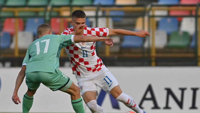 Velika Gorica, Croatia, 171023.
Players Yan Skibski and  Stipe Biuk at the qualification match for the U-21 European Championship 2025, group G, between Croatia and Belarus.
Photo: Damir Krajac / CROPIX//HMCROPIX_sipa.05886/Credit:CROPIX/SIPA/2310181351
2023.10.17 Velika Gorica
Pilka nozna kwalifikacje do Mistrzostw Europy U-21
Chorwacja U21 - Bialorus U21
Foto Damir Krajac/CROPIX/SIPA/PressFocus

!!! POLAND ONLY !!!
