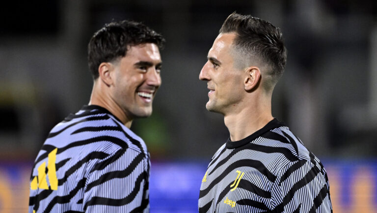 Dusan Vlahovic and Arkadiusz Milik of Juventus FC smile during the warm up of the Serie A football match between ACF Fiorentina and Juventus FC at Artemio Franchi stadium in Florence (Italy), November 5th, 2023./Sipa USA *** No Sales in Italy ***
2023.11.05 Florencja
pilka nozna liga wloska
Fiorentina - Juventus Turyn
Foto Andrea Staccioli/Insidefoto/SIPA USA/PressFocus

!!! POLAND ONLY !!!