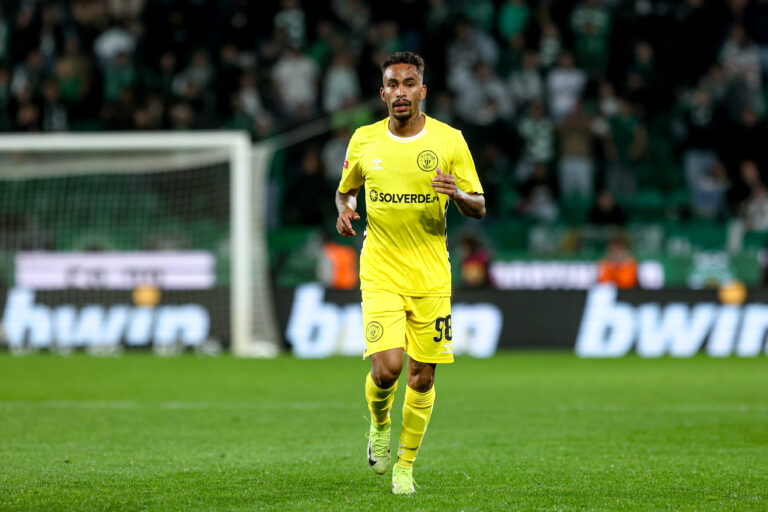 Paulinho Boia of CD Nacional during the Liga Portugal Betclic match between Sporting CP and CD Nacional at Estadio Jose de Alvalade on January 25, 2025 in Lisbon, Portugal. Liga Portugal Betclic - Sporting CP vs CD Nacional (Valter Gouveia/SPP) (Photo by Valter Gouveia/SPP/Sipa USA)
2025.01.25 
pilka nozna liga portugalska
Sporting CP - CD Nacional
Foto Valter Gouveia/SPP/SIPA USA/PressFocus

!!! POLAND ONLY !!!