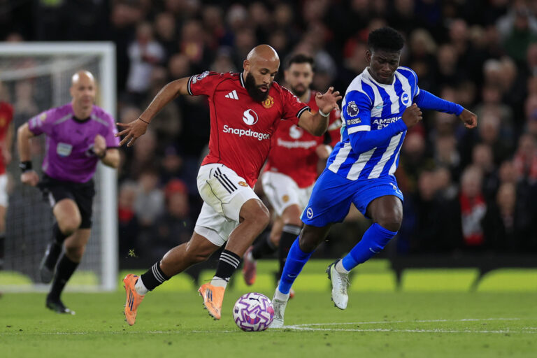 Manchester United, ManU v Brighton and Hove Albion Premier League 25/10/2025. Bryan Mbeumo 19 of Manchester United runs with the ball chased by Carlos Baleba 17 of Brighton &amp; Hove Albion during the Premier League match between Manchester United and Brighton and Hove Albion at Old Trafford, Manchester, England on 25 October 2025. Manchester Old Trafford Greater Manchester England Editorial use only DataCo restrictions apply See www.football-dataco.com , Copyright: xConorxMolloyx PSI-23095-0059
2025.10.25 Manchester
pilka nozna , liga angielska
Manchester United - Brighton and Hove Albion
Foto IMAGO/PressFocus

!!! POLAND ONLY !!!
