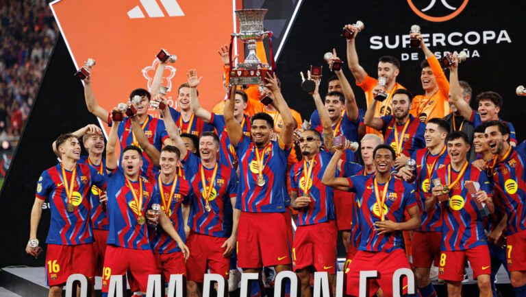 Team of FC Barcelona, Barca seen celebrating with a trophy during Spanish Supercup Final game between teams of FC Barcelona and Real Madrid Maciej Rogowski/Ball Raw Images Jeddah King Abdullah Sports City Saudi Arabia Copyright: xMaciejxRogowskix maciejrogowski_barcelona_realmadrid_2526-427
2026.01.12 Dzedda
pilka nozna Superpuchar Hiszpanii
FC Barcelona - Real Madryt
Foto IMAGO/PressFocus

!!! POLAND ONLY !!!