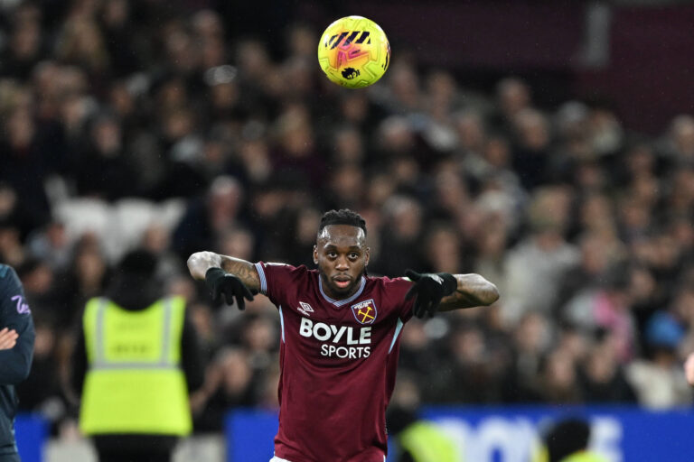 West Ham United v Bournemouth, Premier League West Ham United defender Aaron Wan-Bissaka 29 takes a throw in during the Premier League match between West Ham United and Bournemouth at the London Stadium, London, UK on 21 February 2026. London London Stadium UK Editorial use only DataCo restrictions apply See www.football-dataco.com , Copyright: xSimonxTraylenx PSI-23788-0018
2026.02.21 Londyn
pilka nozna liga angielska
West Ham United - AFC Bournemouth

Foto IMAGO/PressFocus

!!! POLAND ONLY !!!