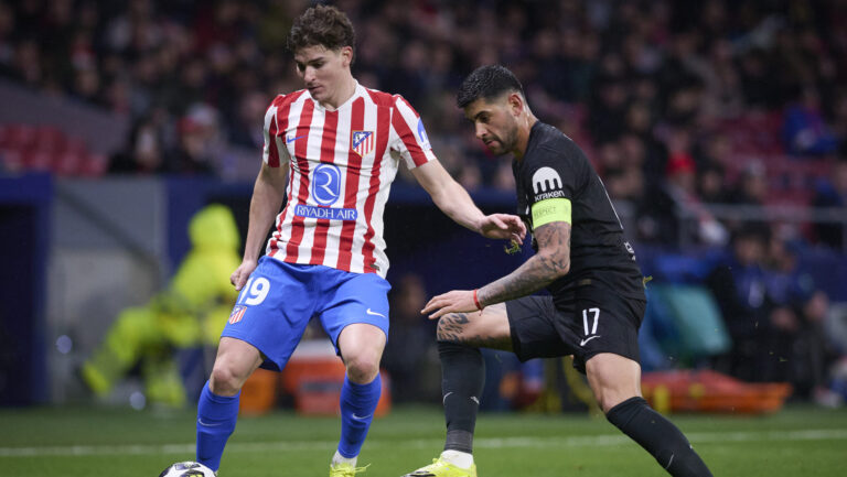 Atletico de Madrid's Julian Alvarez (l) and Tottenham Hotspur's Cristian Cuti Romero during Champions League 2025/2026, round of 16, 1st leg, March 10 ,2026. (ALTERPHOTOS/Ropero)
2026.03.10 Madryt
pilka nozna liga mistrzow
Atletico Madryt - Tottenham Hotspur
Foto Alter Photos/SIPA USA/PressFocus

!!! POLAND ONLY !!!
