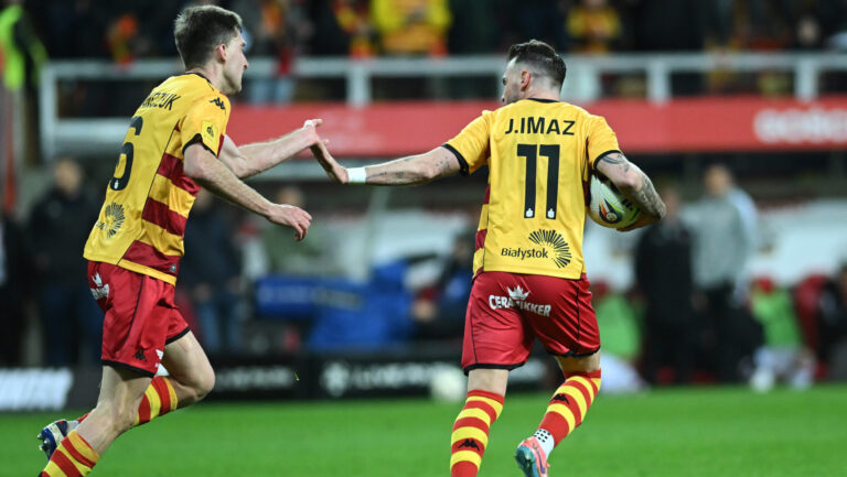 2026.04.24 Bialystok Pilka nozna PKO Ekstraklasa sezon 2025/2026 Mecz 30. kolejki rozgrywek Jagiellonia Bialystok (zolto-czerwone) - Gornik Zabrze N/z (L-P) Taras Romanczuk Jesus Imaz ciesza sie z gola Pululu Foto Michal Kosc / PressFocus 
2026.04.24 Bialystok Football Polish PKO Ekstraklasa season 2025/2026 Jagiellonia Bialystok - Gornik Zabrze Credit Michal Kosc / PressFocus