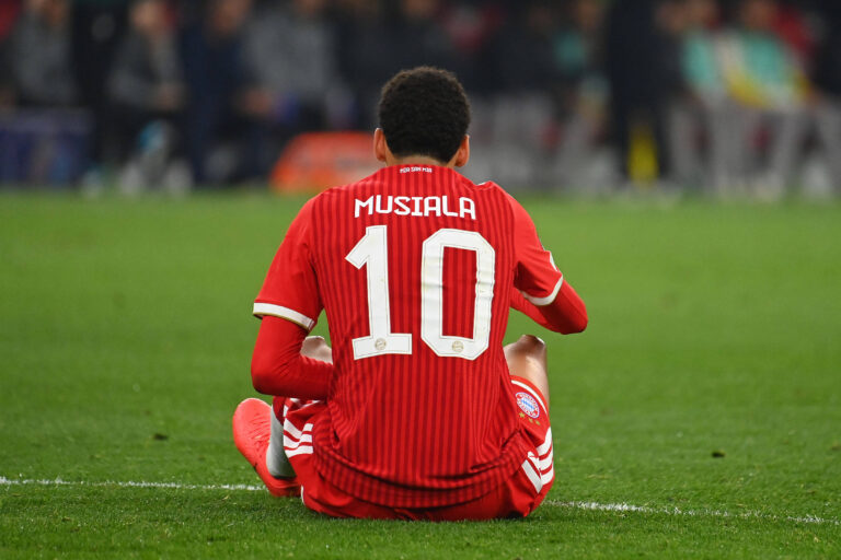 Jamal MUSIALA Bayern Muenchen am Boden, Aktion,Einzelaktion,Einzelbild, Freisteller,Ganzkoerperaufnahme,ganze Figur. Fussball Champions League,Saison 2025/26, Halbfinale FC Bayern-Muenchen - Paris Saint Germain PSG am 06.05.2026 A L L I A N Z A R E N A. *** Jamal MUSIALA Bayern Muenchen on the ground, action,single action,single image,cropped image,full body shot,whole figure Football Champions League,season 2025 26, semi-final FC Bayern Muenchen Paris Saint Germain PSG on 06 05 2026 A L L I A N Z A R E N A
2026.05.06 Monachium
pilka nozna , Liga Mistrzow
Bayern Monachium - Paris Saint-Germain
FCB PSG
Foto IMAGO/PressFocus

!!! POLAND ONLY !!!