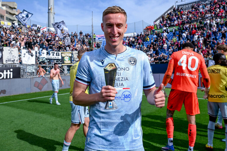 Udinese's Adam Buksa is the Panini Player of the Match during the Serie A soccer match between Cagliari Calcio and Udinese at the Unipol Domus in Cagliari, Sardinia -  Saturday 9th May. Sport - Soccer (Photo by Gianluca Zuddas/Lapresse) (Photo by Gianluca Zuddas/LaPresse/Sipa USA)
2026.05.09 Cagliari
pilka nozna liga wloska
Cagliari Calcio - Udinese Calcio
Foto LaPresse/SIPA USA/PressFocus

!!! POLAND ONLY !!!