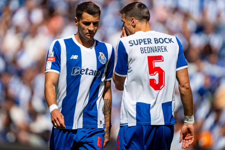Jakub Kiwior and Jan Bednarek seen during Liga Portugal game between teams of FC Porto and CD Santa Clara at Estadio do Dragao Kazimierz Koper/Ball Raw Images Porto Estadio do Dragao Portugal Copyright: xKazimierzxKoperx KAZ_POR_STA_2526-28
2026.05.16 Porto
pilka nozna liga portugalska
FC Porto - CD Santa Clara
Foto IMAGO/PressFocus

!!! POLAND ONLY !!!