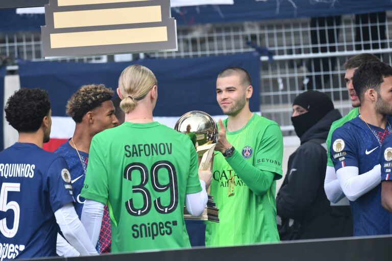Marquinhos and teammates receive the Ligue 1 McDonaldÕs trophy -Safonov - Lucas Chevalier
Players of Paris FC and Paris Saint-Germain during the 38th and final matchday of the Ligue 1 McDonaldÕs season at Stade Jean-Bouin in Paris, France, on May 17, 2026. The Paris derby brought together newly promoted Paris FC and city rivals Paris Saint-Germain to close the 2025Ð26 French top-flight campaign.//SPENCERJOHN_Sipa.44454/Credit:JOHN SPENCER/SIPA/2605181026
2026.05.17 Paryz
pilka nozna liga francuska
Paris FC - Paris Saint-Germain
PSG
Foto JOHN SPENCER/SIPA/PressFocus

!!! POLAND ONLY !!!