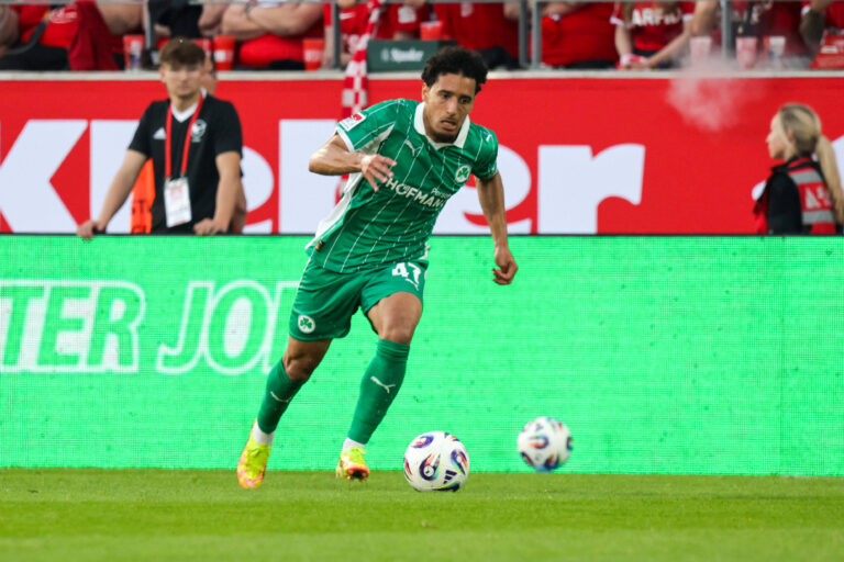22.05.2026, xgrfx, Fussball 2.Bundesliga Relegation, Rot-Weiss Essen - SpVgg Greuther Fürth v.l Sayfallah Ltaief Greuther Fürth DFL/DFB REGULATIONS PROHIBIT ANY USE OF PHOTOGRAPHS as IMAGE SEQUENCES and/or QUASI-VIDEO Essen *** 22 05 2026, xgrfx, Soccer 2 Bundesliga Relegation, Rot Weiss Essen SpVgg Greuther Fürth v l Sayfallah Ltaief Greuther Fürth DFL DFB REGULATIONS PROHIBIT ANY USE OF PHOTOGRAPHS as IMAGE SEQUENCES and or QUASI VIDEO Essen
2026.05.22 Essen
pilka nozna , liga niemiecka , baraze o 2. Bundeslige
Rot-Weiss Essen - SpVgg Greuther Fuerth
Foto IMAGO/PressFocus

!!! POLAND ONLY !!!