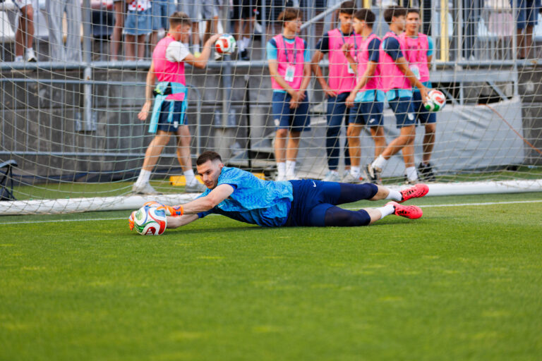 Pre-World cup International Friendly, Länderspiel, Nationalmannschaft 2026 match between Croatia and Belgium Dominik Livakovic Croatia 1 warms up during Pre-World cup international friendly 2026 football match between Croatia and Belgium Stadion HNK Rijeka, Rijeka, Croatia 02.06.2026 *** Pre World cup international friendly 2026 match between Croatia and Belgium Dominik Livakovic Croatia 1 warms up during Pre World cup international friendly 2026 football match between Croatia and Belgium Stadion HNK Rijeka, Rijeka, Croatia 02 06 2026 Copyright: xBEAUTIFULxSPORTS/Bosnjakovicx
2026.06.02 Rijeka
pilka nozna , miedzynarodowy mecz towarzyski
Chorwacja - Belgia
Foto IMAGO/PressFocus

!!! POLAND ONLY !!!