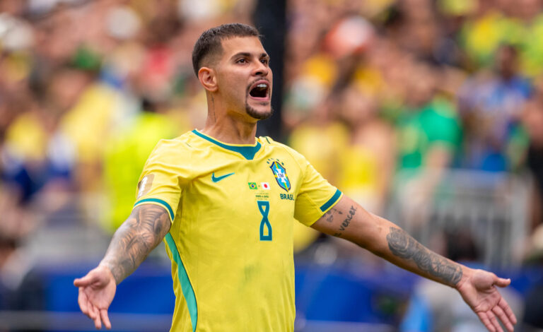June 29, 2026: Brazil midfielder Bruno Guimaraes (8) fires up the crowd before a corner kick during a FIFA World Cup Round of 32 match between Brazil and Japan in Houston, TX. ..Trask Smith/CSM/Sipa USA(Credit Image: © Trask Smith/Cal Sport Media/Sipa USA)
2026.06.29 Houston
pilka nozna mistrzostwa swiata
Brazylia - Japonia

Foto Cal Sport Media/SIPA USA/PressFocus

!!! POLAND ONLY !!!