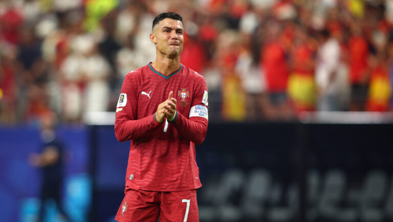 FIFA World Cup, WM, Weltmeisterschaft, Fussball 2026: Portugal v Spain DALLAS, USA - 6th July 2026: Cristiano Ronaldo of Portugal holds back the tears as he acknowledges the fans after the FIFA World Cup 2026 Round of 16 match between Portugal and Spain at Dallas Stadium Dallas Dallas Stadium United States of America Copyright: xCraigxMercerx/xPeakxActionxPhotosx
2026.07.06 Dallas
pilka nozna Mistrzostwa Swiata 2026
Portugalia - Hiszpania
Foto IMAGO/PressFocus

!!! POLAND ONLY !!!