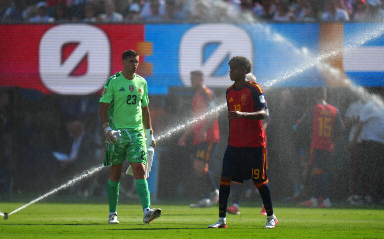(260720) -- NEW JERSEY, July 20, 2026 (Xinhua) -- Lamine Yamal (R) of Spain and Emiliano Martinez, goalkeeper of Argentina react during the final match between Spain and Argentina at the 2026 FIFA World Cup at the New York New Jersey Stadium, the United States, July 19, 2026. (Xinhua/Jia Haocheng)
2026.07.19 NEW JERSEY
pilka nozna Mistrzostwa Swiata 2026
Francja - Hiszpania
Foto IMAGO/PressFocus

!!! POLAND ONLY !!!