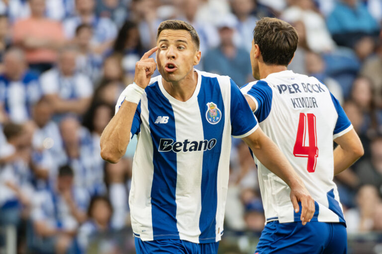 IPA87038592 - Jan Bednarek of Porto during the Friendly football match between FC Porto and Aston Villa FC on 25 July 2026 at Estádio do Dragão in Porto, Portugal (Photo by /Sipa USA)
2026.07.25 Porto
Pilka nozna sparing mecz towarzyski
FC Porto - Aston Villa FC
Foto IPA/SIPA USA/PressFocus

!!! POLAND ONLY !!!
