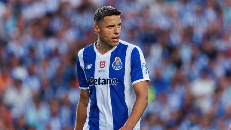 Jan Bednarek seen during Supertaca Portugal 2026 game between teams of FC Porto and UD Torreense Maciej Rogowski/Ball Raw Images PT Coimbra Estadio Cidade de Coimbra Portugal Copyright: xMaciejxRogowskix maciejrogowski_porto_torreense_2627_2871
2026.08.01 Coimbra
pilka nozna Superpuchar Portugalii 
FC Porto - SC Uniao Torreense

Foto IMAGO/PressFocus

!!! POLAND ONLY !!!