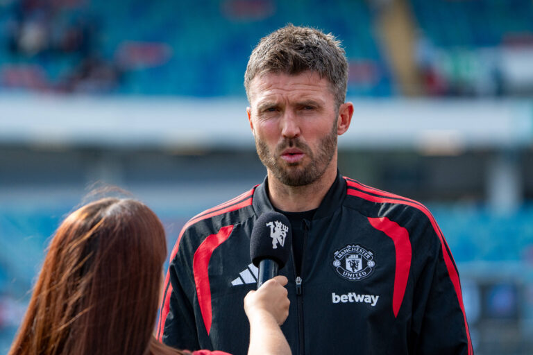 Michael Carrick seen during the Friendly match between Manchester United, ManU ManU and Paris Saint-Germain Michal Brzozowski / Ball Raw Images Goteborg Stadium Gamla Ullevi Sweden Copyright: xMichalxBrzozowskix BRZ_PSGvMUN-002
2026.08.08 Goteborg
pilka nozna , sparing mecz towarzyski Manchester United - Paris Saint-Germain
PSG
Foto IMAGO/PressFocus

!!! POLAND ONLY !!!