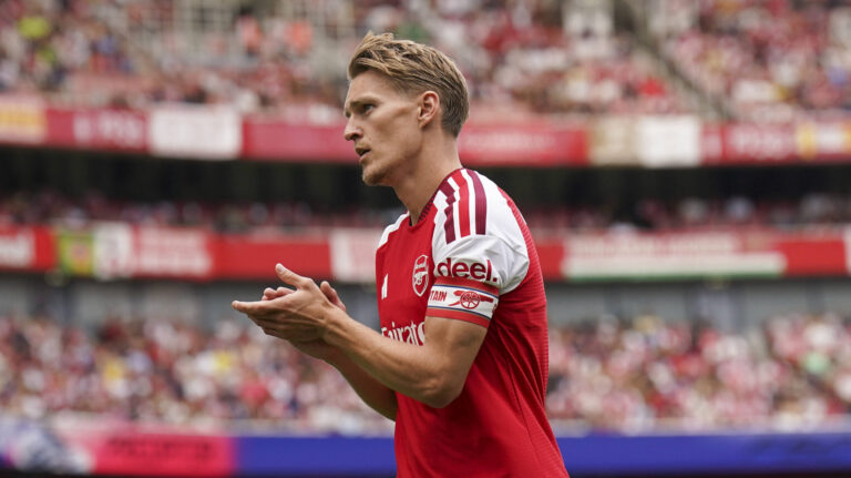 Arsenal v Dortmund, Emirates Cup Final Arsenal midfielder Martin odegaard 8 applauds the fans during the Arsenal v Borussia Dortmund Emirates Cup Final at the Emirates Stadium, London, England on 9 August 2026 Credit: Robbie Hoad/Every Second Media Editorial use only. All images are copyright Every Second Media Limited. No images may be reproduced without prior permission. Copyright: xIMAGO/EveryxSecondxMediax ESM-2081-0171 RobbiexHoadx/xEveryxSecondxMediax
2026.08.09 Londyn
pilka nozna , sparing mecz towarzyski , turniej towarzyski
Arsenal Londyn - Borussia Dortmund
Foto IMAGO/PressFocus

!!! POLAND ONLY !!!