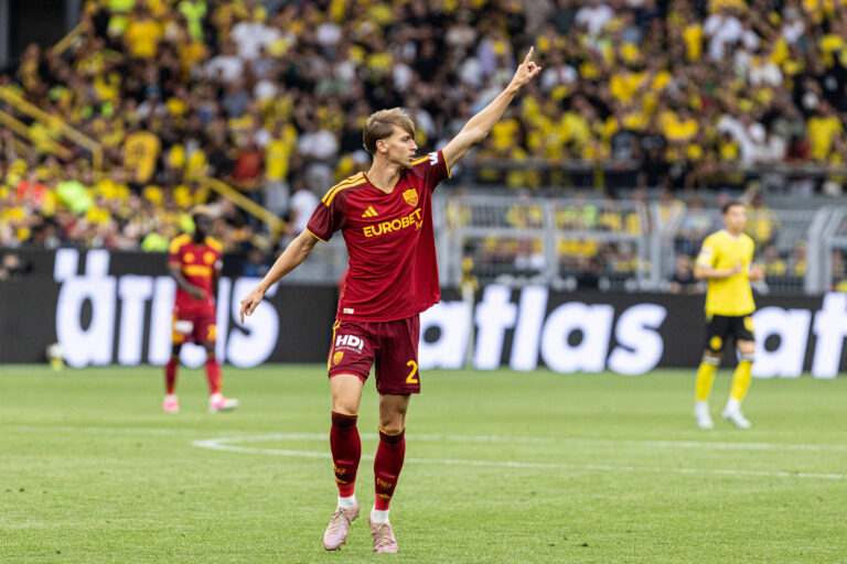 Testspiel, BVB-Saisoneröffnung 2026/27: Borussia Dortmund - AS Roma 15.08.2026 Jan Ziolkowski AS Roma, 24 Testspiel, BVB-Saisoneröffnung 2026/27: Borussia Dortmund - AS Roma Signal Iduna Park, Dortmund 15.08.2026 *** Friendly Match, BVB 202627 Season Opener: Borussia Dortmund vs. AS Roma, August 15, 2026 Jan Ziolkowski, AS Roma, 24 Friendly Match, BVB Season Opener 202627: Borussia Dortmund vs. AS Roma, Signal Iduna Park, Dortmund, August 15, 2026 Copyright: xBEAUTIFULxSPORTS/Buriakovx
2026.08.15 Dortmund
pilka nozna , sparing mecz towarzyski
Borussia Dortmund - AS Roma
Foto IMAGO/PressFocus

!!! POLAND ONLY !!!