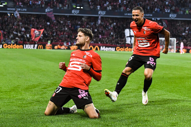 Joie des joueurs du Stade Rennais aprés le but de Sebastian Szymanski (Stade Rennais) - Photo : Baptiste Autissier/Baptiste Autissier / Psnewz/ SIPA /00330326_0074/Credit:PSNEWZ/SIPA/2608232113
2026.08.23 Rennes
pilka nozna liga francuska
Stade Rennes - Paris Saint-Germain
PSG
Foto PSNEWZ/SIPA/PressFocus

!!! POLAND ONLY !!!