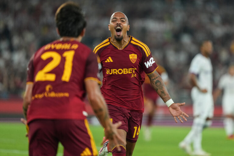 Donyell Malen of AS Roma celebrates with Paulo Dybala after scoring the goal of 1-0 during the Serie A 2026/2027 football match between AS Roma and ACF Fiorentina at Stadio Olimpico in Rome (Italy), August 24, 2026./Sipa USA *** No Sales in France and Italy ***
2026.08.24 Rzym
pilka nozna liga wloska
AS Roma - ACF Fiorentina
Foto Insidefoto/SIPA USA/PressFocus

!!! POLAND ONLY !!!