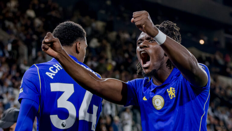 LONDON, ENGLAND - AUGUST 24: Romeo Lavia of Chelsea celebrates Cole Palmer of Chelsea goal during the Premier League 2026/27 match between Fulham and Chelsea FC at Craven Cottage on August 24, 2026 in London, England. (Photo by Pedro Porru/MB Media/Getty Images)
2026.08.24 Londyn
Pilka nozna, liga angielska
Fulham - Chelsea Londyn
Foto Pedro Porru/MB Media/PressFocus

!!! POLAND ONLY !!!