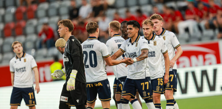 2026.08.27 Thun
Pilka nozna UEFA Liga Europy kwalifikacje play off sezon 2026/2027
FC Thun - Lech Poznan
N/z bramka dla Lecha Poznan, gol, radosc, Robert Gumny, Luis Palma, Michal Gurgul
Foto Przemyslaw Szyszka / PressFocus

2026.08.27 Thun
Football Europa League Play-offs qualifying round season 2026/2027
FC Thun - Lech Poznan
Credit: Przemyslaw Szyszka / PressFocus