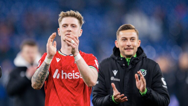 14.03.2025 - Fussball, 2024/2025, 2. Bundesliga, 26. Spieltag, FC Schalke 04 - Hannover 96: L-R Josh Knight Hannover, Bartlomiej Wdowik Hannover DFL REGULATIONS PROHIBIT ANY USE OF PHOTOGRAPHS AS IMAGE SEQUENCES AND/OR QUASI-VIDEO. Gelsenkirchen Nordrhein-Westfalen Deutschland Veltins Arena *** 14 03 2025 Soccer, 2024 2025, 2 Bundesliga, Matchday 26, FC Schalke 04 Hannover 96 L R Josh Knight Hannover , Bartlomiej Wdowik Hannover DFL REGULATIONS PROHIBIT ANY USE OF PHOTOGRAPHS AS IMAGE SEQUENCES AND OR QUASI VIDEO Gelsenkirchen North Rhine-Westphalia Germany Veltins Arena
2025.03.14 Gelsenkirchen
pilka nozna , 2. liga niemiecka
Schalke 04 Gelsenkirchen - Hannover 96
Foto IMAGO/PressFocus

!!! POLAND ONLY !!!