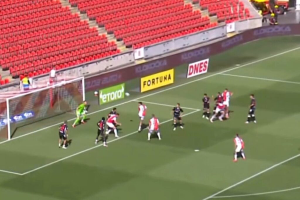 On się nie zatrzymuje! Wiktor Nowak znów błysnął w meczu Slavii Praga [WIDEO]