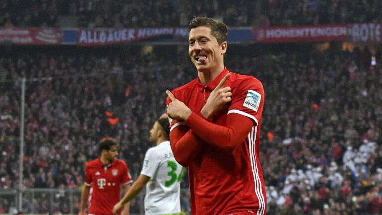 10.12.2016, Football 1.Bundesliga 2016/2016, 14. match day,  FC Bayern Muenchen - VfL Wolfsburg, in Allianz-Arena Muenchen. Robert Lewandowski (FC Bayern Muenchen) . 

10.12.2016 Monachium
Pilka nozna liga niemiecka 1. Bundesliga
Bayern Monachium - Wolfsburg
FOTO Pixathlon / SIPA / PressFocus

POLAND ONLY!!