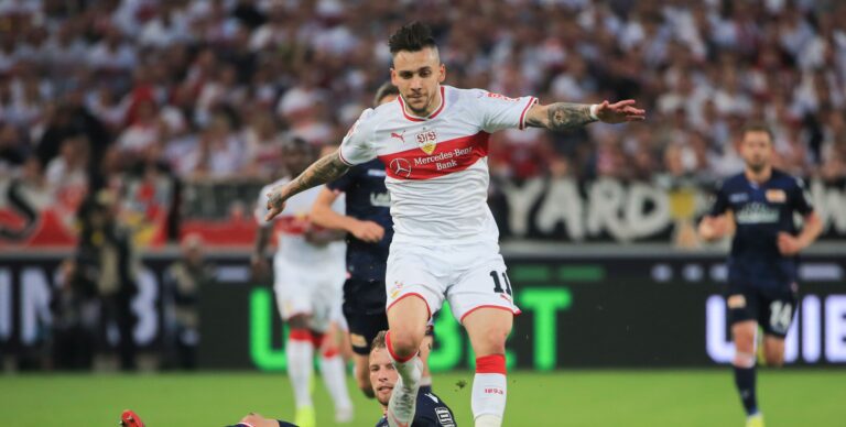 (190524) -- STUTTGART, May 24, 2019 (Xinhua) -- Stuttgart's Anastasios Donis (top) breaks through during the first leg match of Bundesliga relegation play-off between Stuttgart and Union Berlin in Stuttgart, Germany, May 23, 2019. The match ended with a 2-2 draw. (Xinhua/Philippe Ruiz)
23.05.2019 Stuttgart
Pilka nozna
Bundesliga, baraz 2018/2019
VfB Stuttgart - Union Berlin
Foto: Xinhua / Pressfocus