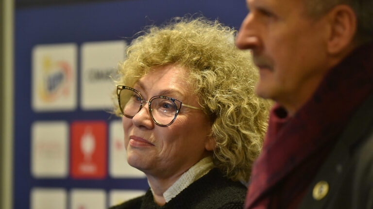 2023.11.10 Krakow
Pilka nozna, PKO BP Ekstraklasa, sezon 2023/2024
Cracovia Krakow - Slask Wroclaw
N/z Elzbieta Filipiak, Stefan Majewski
Foto Krzysztof Porebski / PressFocus

2023.11.10 Krakow
Football, Polish top league - first level, 2023/24 season
Cracovia Krakow - Slask Wroclaw
Elzbieta Filipiak, Stefan Majewski
Credit: Krzysztof Porebski / PressFocus