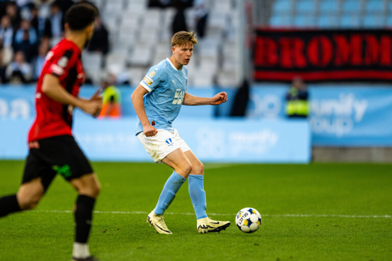 Malmoe FF v Brommapojkarna, Allsvenskan football, Malmoe, Sweden Malmoe, Sweden. 05th, May 2025. Nils Zatterstrom 35 of Malmoe FF seen during the Allsvenskan match between Malmoe FF and Brommapojkarna at Eleda Stadion in Malmoe. Sweden, Malmo PUBLICATIONxNOTxINxDENxNORxFINxBEL Copyright: xGonzalesxPhoto/TobiasxJorgensenx
2025.05.05 Malmoe
pilka nozna , liga szwedzka
Malmoe FF - Brommapojkarna
Foto IMAGO/PressFocus

!!! POLAND ONLY !!!