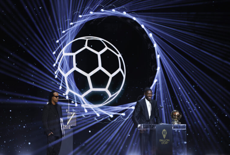 (250923) -- PARIS, Sept. 23, 2025 (Xinhua) -- Paris Saint-Germain's French player Ousmane Dembele (R) speaks after winning the men's Ballon d'Or awards during the 2025 Ballon d'Or France Football award ceremony at the Theatre du Chatelet in Paris, France, on Sept. 22, 2025. (Xinhua/Gao Jing)

2025.09.22 Paryz
pilka nozna 
Zlota Pilka 2025
Foto Gao Jing/Xinhua/PressFocus

!!! POLAND ONLY !!!