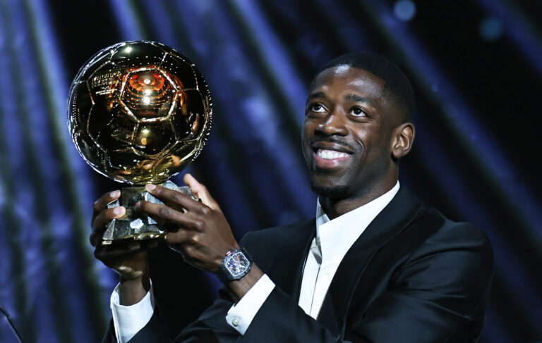 (250923) -- PARIS, Sept. 23, 2025 (Xinhua) -- Paris Saint-Germain's French player Ousmane Dembele poses with his trophy during the 2025 Ballon d'Or France Football award ceremony at the Theatre du Chatelet in Paris, France, on Sept. 22, 2025. (Xinhua/Gao Jing)

2025.09.22 Paryz
pilka nozna 
Zlota Pilka 2025
Foto Gao Jing/Xinhua/PressFocus

!!! POLAND ONLY !!!