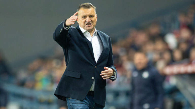 2025.10.02 Krakow
pilka nozna 5. kolejka Betclic 1 Liga Sezon 2025/2026 
Wieczysta Krakow - Wisla Krakow
N/z Przemysław Cecherz Trener
Foto Michal Kedzierski / PressFocus

2025.10.02 Krakow
Football Polish league, second level Season 2025/2026 Wieczysta Krakow - Wisla Krakow
Przemysław Cecherz Trener
Credit: Michal Kedzierski / PressFocus