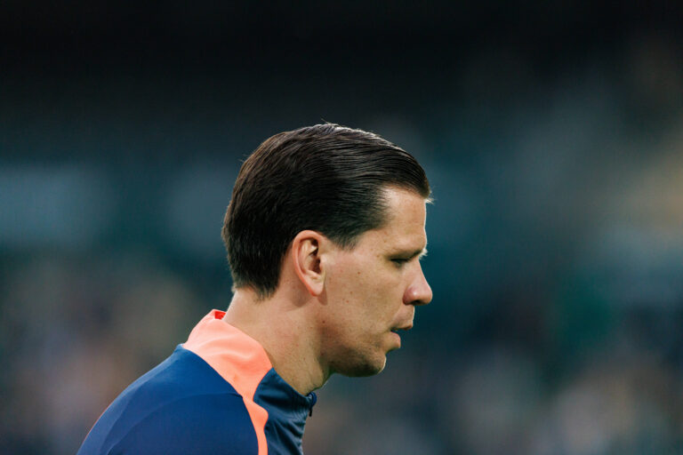 Wojciech Szczesny seen during LaLiga EA Sports game between teams of Real Betis Balompie and FC Barcelona, Barca Maciej Rogowski/Ball Raw Images Sevilla Estadio La Cartuja Spain Copyright: xMaciejxRogowskix maciejrogowski_betis_fcbarcelona_2526-048
2025.12.06 Sewilla
pilka nozna , liga hiszpanska
Real Betis Sewilla - FC Barcelona
Foto IMAGO/PressFocus

!!! POLAND ONLY !!!
