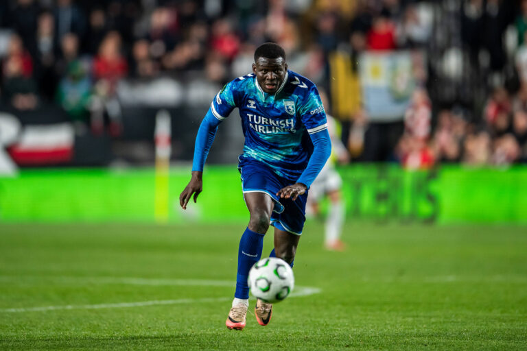 Rayo Vallecano v Samsunspor, UEFA Conference League football, Madrid, Spain Madrid, Spain. March 19th, 2026. Marius Mouandilmadji of Samsunspor in action during the UEFA Conference League 2025/26 match between Rayo Vallecano de Madrid and Samsunspor at Estadio de Vallecas in Madrid. Spain, Madrid, Estadio de Vallecas PUBLICATIONxNOTxINxDENxNORxFINxBEL Copyright: xGonzalesxPhoto/LucianoxLimax
2026.03.19 Madryt
pilka nozna , liga Konferencji
Rayo Vallecano - Samsunspor
Foto IMAGO/PressFocus

!!! POLAND ONLY !!!