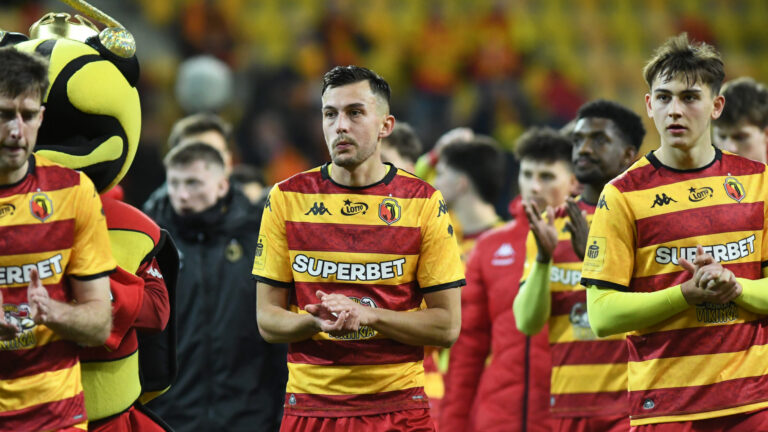 2026.04.04 Bialystok Pilka nozna PKO Ekstraklasa sezon 2025/2026 Mecz 27. kolejki rozgrywek Jagiellonia Bialystok (zolto-czerwone) - Lech Poznan N/z koniec meczu (L-P) Taras Romanczuk Bartlomiej Wdowik Bartosz Mazurek Foto Michal Kosc / PressFocus 
2026.04.04 Bialystok Football Polish PKO Ekstraklasa season 2025/2026 Jagiellonia Bialystok - Lech Poznan Credit Michal Kosc / PressFocus