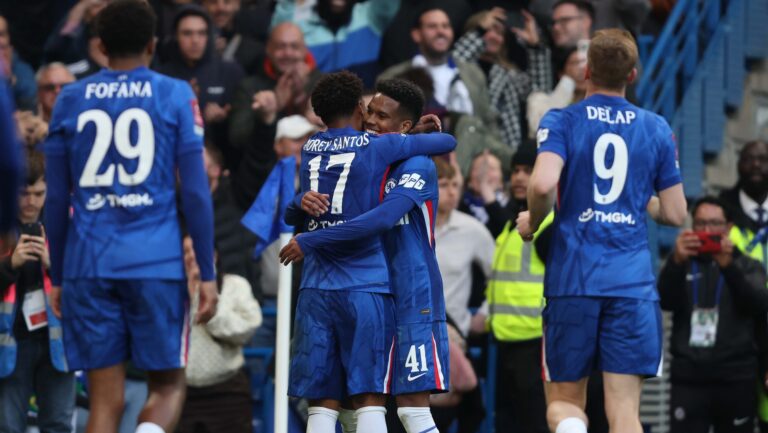 LONDON, ENGLAND, APRIL 04: GOAL Estevao of Chelsea goal celebration with Andrey Santos of Chelsea during the match between Chelsea FC and Port Vale FC in the Emirates FA Cup Quarter Final match at Stamford Bridge Stadium in London, England, on April 4. (Photo by Daniel Weir) (Photo by Daniel Weir/Sports Press Photo/Sipa USA)
2026.04.04 Londyn
pilka nozna puchar anglii
Chelsea Londyn - Port Vale FC

Foto SPP/SIPA USA/PressFocus

!!! POLAND ONLY !!!