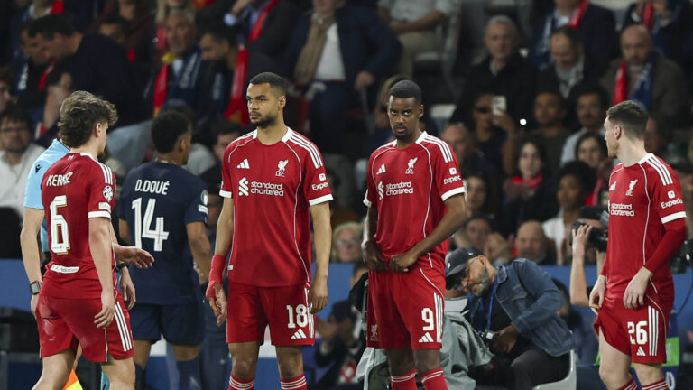 Paris Saint-Germain v Liverpool, UEFA Champions League Substitutes Liverpool forward Cody Gakpo 18 Liverpool forward Alexander Isak 9 Liverpool defender Andrew Robertson 26 Liverpool midfielder Curtis Jones 17 come on during the Paris Saint-Germain v Liverpool UEFA Champions League Quarter-Final, 1st Leg match at Parc de Princes, Paris, France on 8 April 2026 Credit: Ian Stephen/Every Second Media Editorial use only. All images are copyright Every Second Media Limited. No images may be reproduced without prior permission. Copyright: xIMAGO/EveryxSecondxMediax ESM-1895-0090 IanxStephenx/xEveryxSecondxMediax
2026.04.08 Paryz
pilka nozna , Liga Mistrzow
Paris Saint-Germain - FC Liverpool
PSG
Foto IMAGO/PressFocus

!!! POLAND ONLY !!!