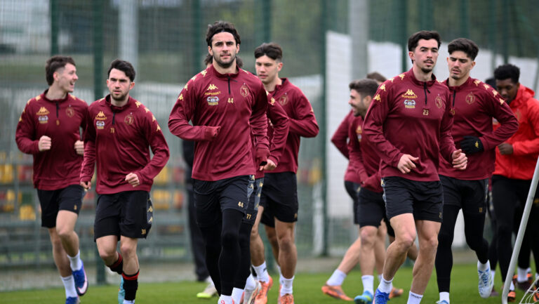 2026.04.17 Bialystok Pilka nozna PKO Ekstraklasa sezon 2025/2026 Trening Jagiellonii Bialystok przed wyjazdowym meczem z Arka Gdynia. N/z bieg treningowy druzyny Jagiellonii (L-P) Dimitris Rallis Leon Flach Apostolos Konstantopoulos Eryk Kozlowski Guilherme Montoia Bernardo Vital Foto Michal Kosc / PressFocus