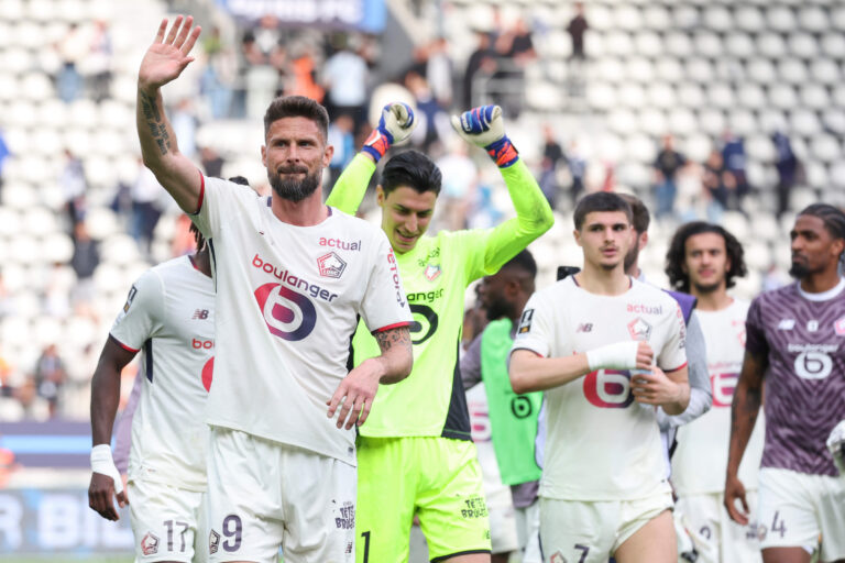 Joie Lille - Olivier Giroud (LOSC) - Berke Ozer (LOSC) - Photo : Michael Baucher/Michael Baucher / Psnewz/ SIPA /00325645_0038/Credit:PSNEWZ/SIPA/2604261930
2026.04.26 Paryz
pilka nozna liga francuska
Paris FC - Lille OSC
Foto PSNEWZ/SIPA/PressFocus

!!! POLAND ONLY !!!