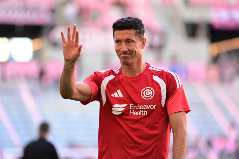 Chicago Fire FC Robert Lewandowski #9 waves to fans prior to the match between Inter Miami and Chicago at Nu Stadium in Miami, Florida on July 22, 2026. (Photo by JC Ruiz/Sipa USA)
2026.07.22 Miami
pilka nozna liga MLS
debiut Roberta Lewandowskiego
Inter Miami CF - Chicago
Foto JC Ruiz/SIPA USA/PressFocus

!!! POLAND ONLY !!!