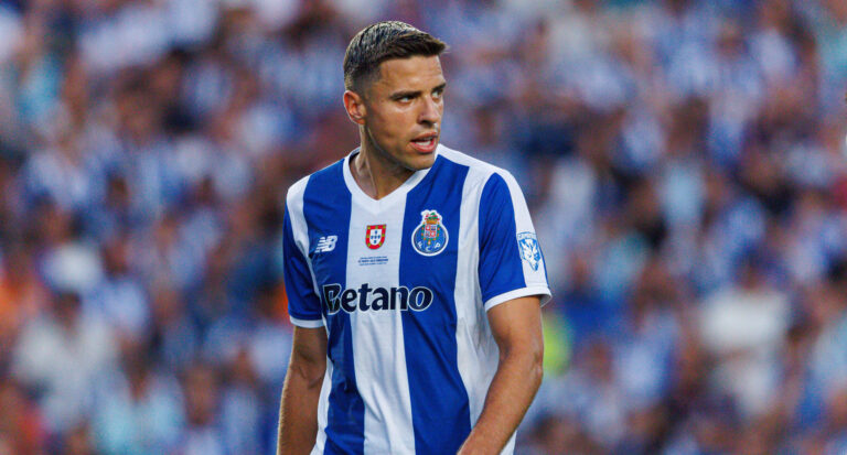 Jan Bednarek seen during Supertaca Portugal 2026 game between teams of FC Porto and UD Torreense Maciej Rogowski/Ball Raw Images PT Coimbra Estadio Cidade de Coimbra Portugal Copyright: xMaciejxRogowskix maciejrogowski_porto_torreense_2627_2871
2026.08.01 Coimbra
pilka nozna Superpuchar Portugalii 
FC Porto - SC Uniao Torreense

Foto IMAGO/PressFocus

!!! POLAND ONLY !!!