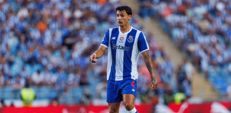 Jakub Kiwior seen during Supertaca Portugal 2026 game between teams of FC Porto and UD Torreense Maciej Rogowski/Ball Raw Images PT Coimbra Estadio Cidade de Coimbra Portugal Copyright: xMaciejxRogowskix maciejrogowski_porto_torreense_2627_1207
2026.08.01 Coimbra
pilka nozna Superpuchar Portugalii 
FC Porto - SC Uniao Torreense

Foto IMAGO/PressFocus

!!! POLAND ONLY !!!