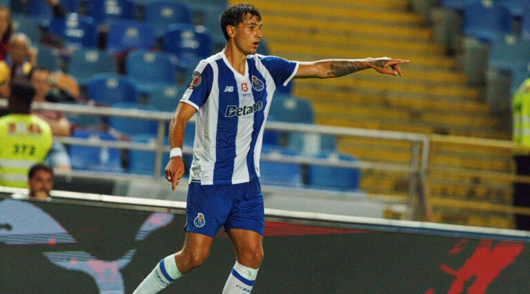 Jakub Kiwior seen during Supertaca Portugal 2026 game between teams of FC Porto and UD Torreense Maciej Rogowski/Ball Raw Images PT Coimbra Estadio Cidade de Coimbra Portugal Copyright: xMaciejxRogowskix maciejrogowski_porto_torreense_2627_8840
2026.08.01 Coimbra
pilka nozna Superpuchar Portugalii 
FC Porto - SC Uniao Torreense

Foto IMAGO/PressFocus

!!! POLAND ONLY !!!